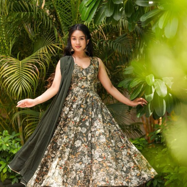 Aaranya Rayon Suit Set