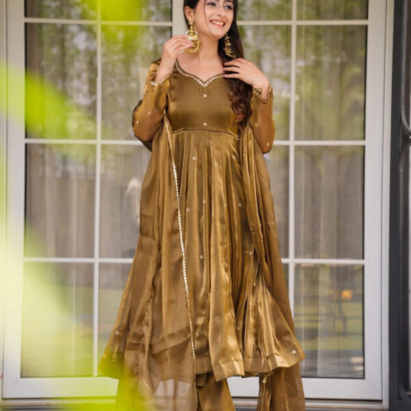 Kanak Elegant Suit Set