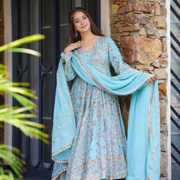 Kaynaat Heavy Suit Set